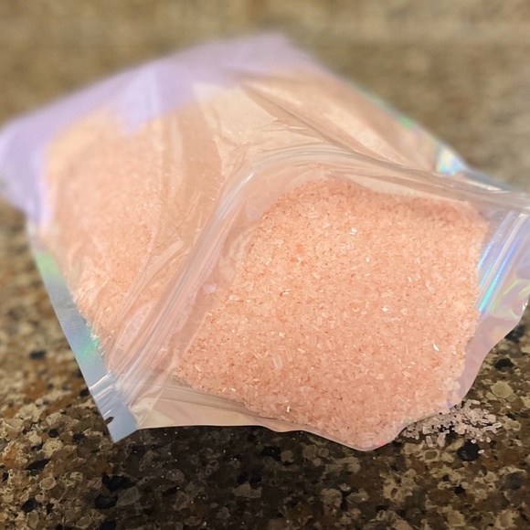 The Logic Is Erratic Bubbling Bath Salts (Last Rainforest) - Picture 1 of 3